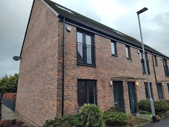 3 Bedroom End Of Terrace House To Rent In Quintinshill Place, Edinburgh, Midlothian, EH6