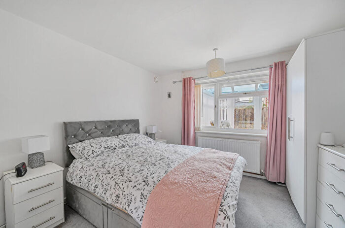 2 Bedroom Bungalow For Sale In Heath Drive, Frome, BA11