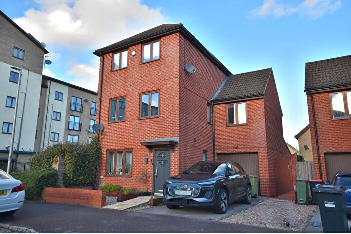 5 Bedroom Detached House For Sale In Oakworth Avenue, Broughton, Milton Keynes, MK10