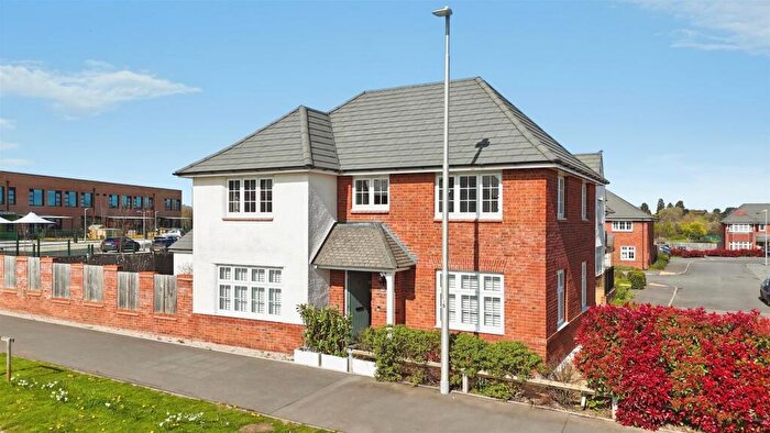 4 Bedroom Detached House For Sale In Lavender Close, Warwick, CV34