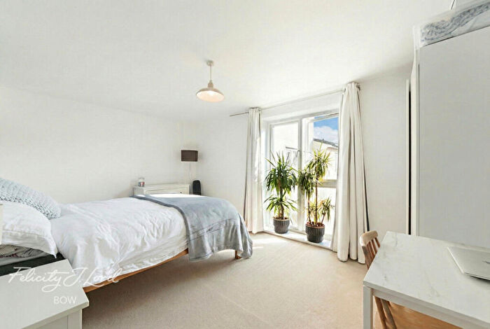 1 Bedroom Apartment For Sale In Tredegar Road, London, E3