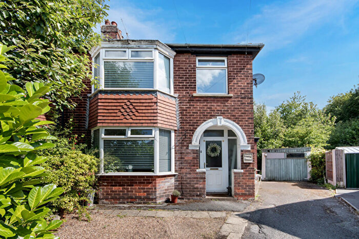 3 Bedroom Semi-Detached House For Sale In Harewood Avenue, Retford, DN22
