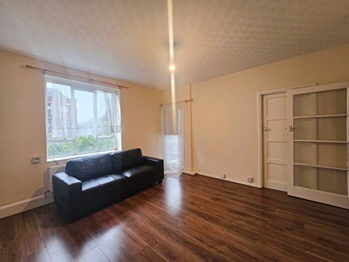 2 Bedroom Flat To Rent In Iron Mill Road, London, SW18