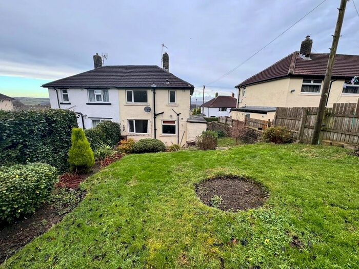 2 Bedroom Property To Rent In Lingfield Grove, Wilsden, Bradford, BD15