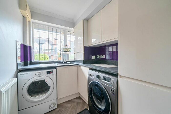 5 Bedroom Detached House For Sale In Easthampstead Road, Wokingham, RG40