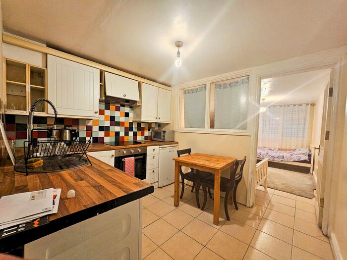 1 Bedroom Flat To Rent In Holly Road, Twickenham, TW1