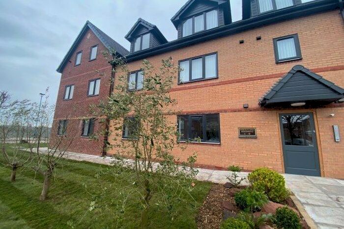 2 Bedroom Flat To Rent In Bolton Road East, Wirral, CH62