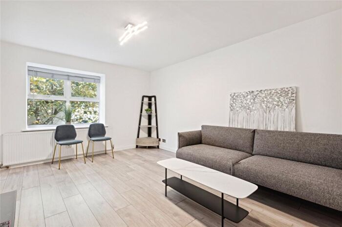 2 Bedroom Flat To Rent In Weavers Way, Camden, NW1