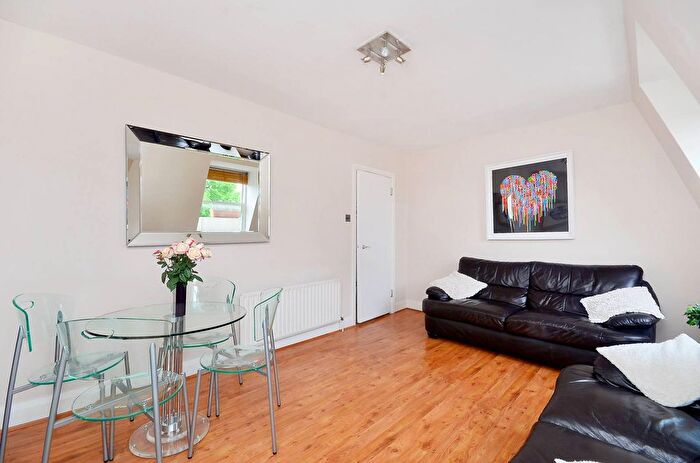 2 Bedroom Flat To Rent In Crogsland Road, Camden, London, NW1