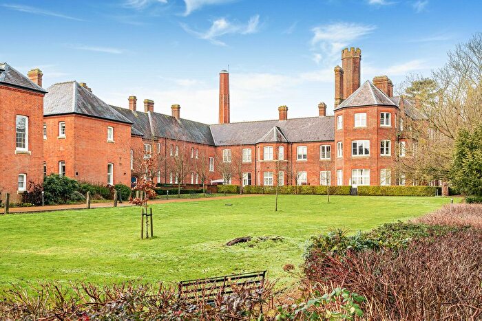 2 Bedroom Flat For Sale In Frilsham Court, Wallingford, OX10