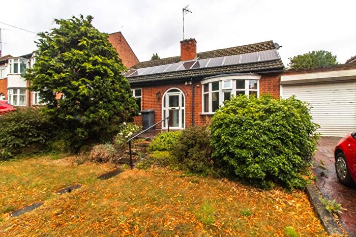 2 Bedroom Detached Bungalow For Sale In Anstey Lane, Leicester, LE4