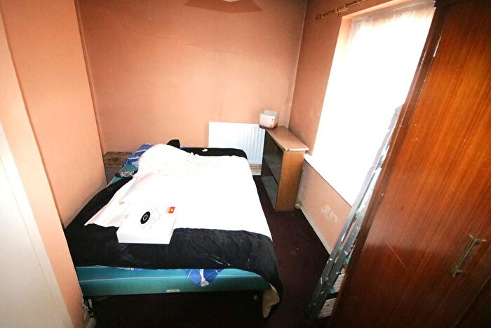 3 Bedroom Terraced House For Sale In Baxendale Street, Bethnal Green, E2