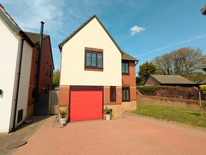3 Bedroom Detached House For Sale In Cypress Gardens, Porthcawl, CF36