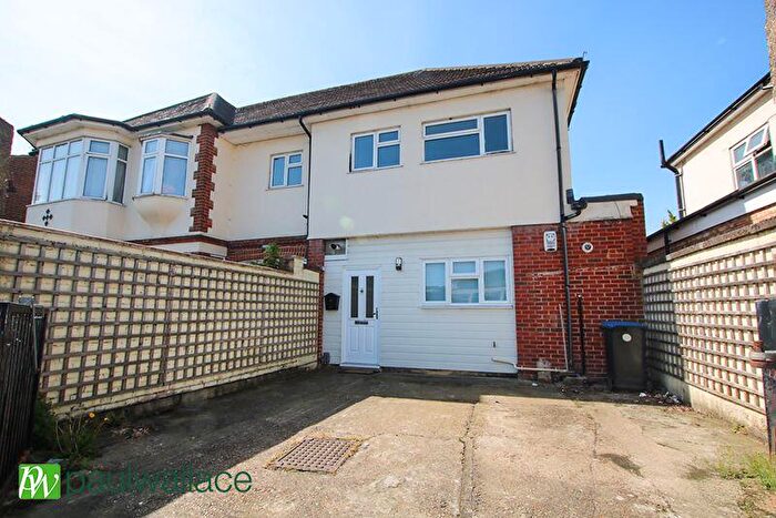 4 Bedroom Flat For Sale In Rosemary Avenue, Enfield, EN2