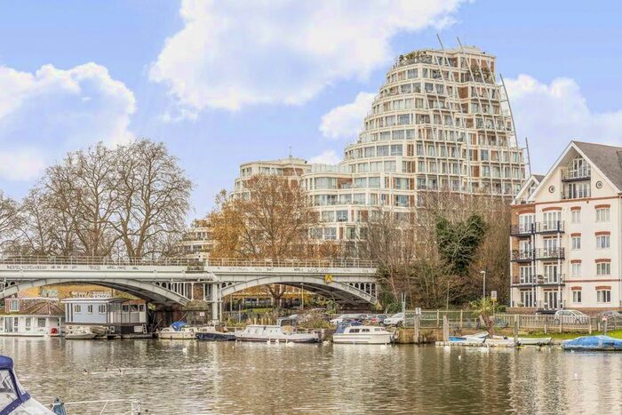 2 Bedroom Flat To Rent In Downhall Road, Kingston Upon Thames, KT2