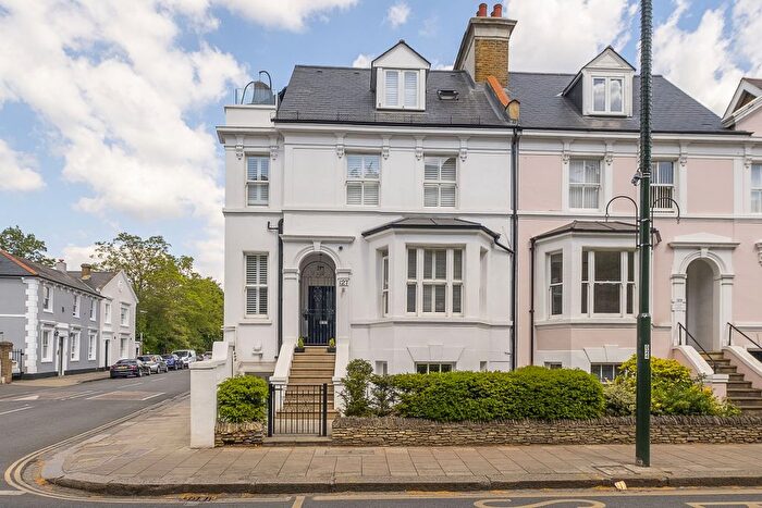 2 Bedroom Flat To Rent In High Street, Teddington, TW11