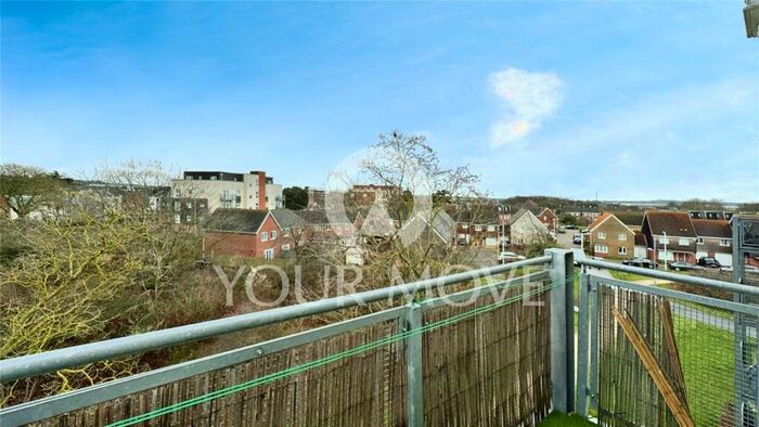 2 Bedroom Flat To Rent In Henslow Crescent, Dartford, Kent, DA1