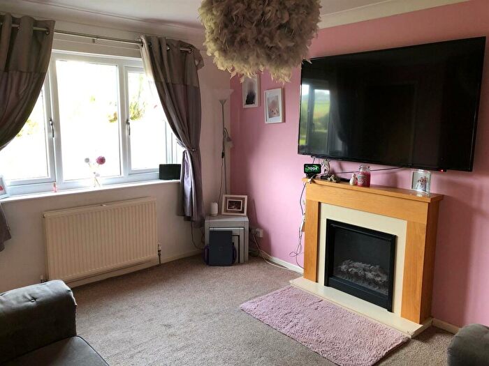 2 Bedroom House To Rent In Heathwood Drive, Huddersfield, HD7