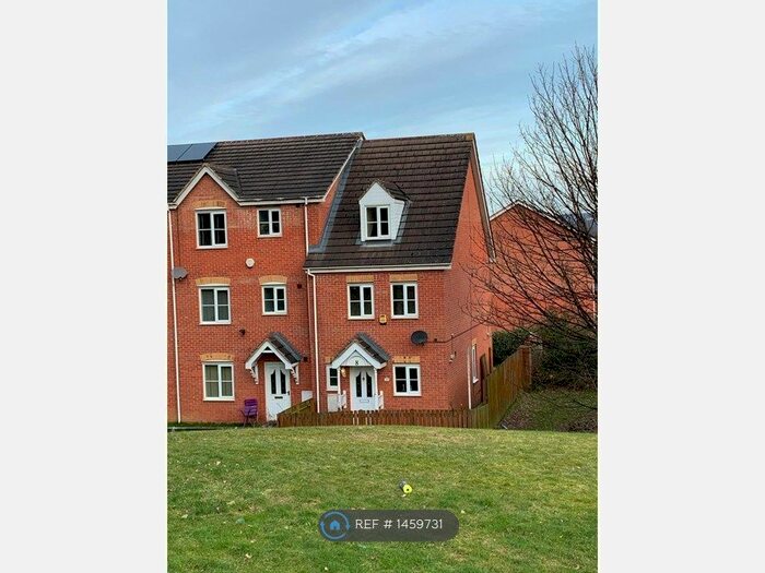 3 Bedroom Semi-Detached House To Rent In Paxton Court, Armley, Leeds, LS12