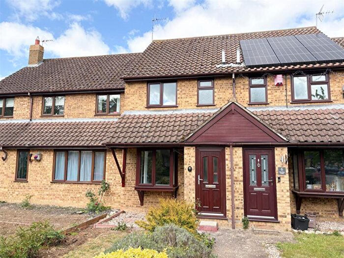 2 Bedroom House To Rent In Hockley Court, Hockliffe, LU7
