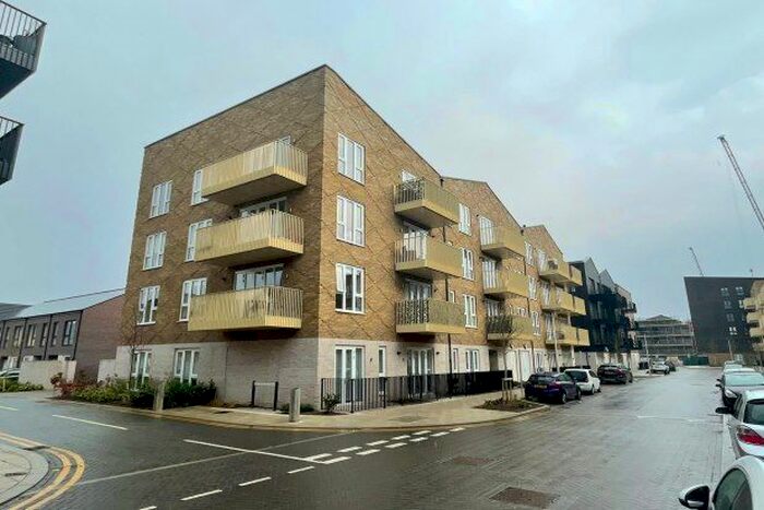 2 Bedroom Flat To Rent In Corys Road, Rochester, ME1