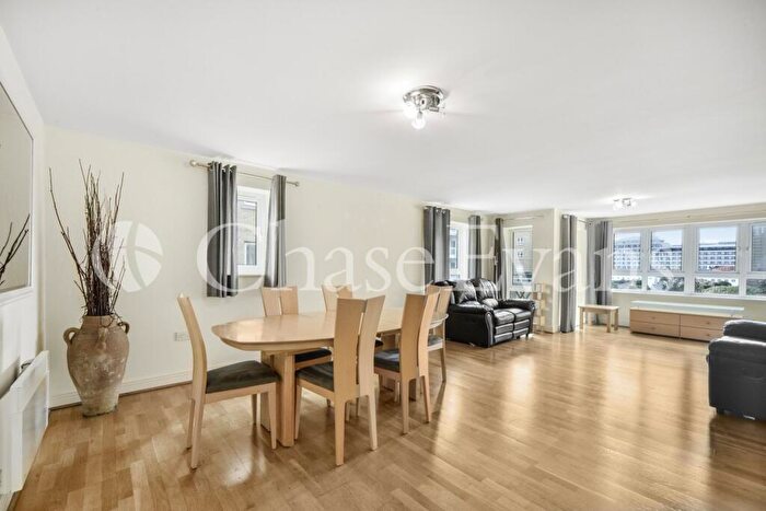 3 Bedroom Flat For Sale In St. Davids Square, Isle Of Dogs, London, E14