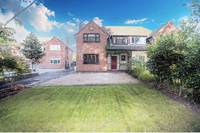 3 Bedroom Semi-Detached House For Sale In Castle Road, Nuneaton, CV10