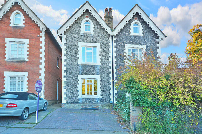 6 Bedroom Semi-Detached House To Rent In Nightingale Road, GU1