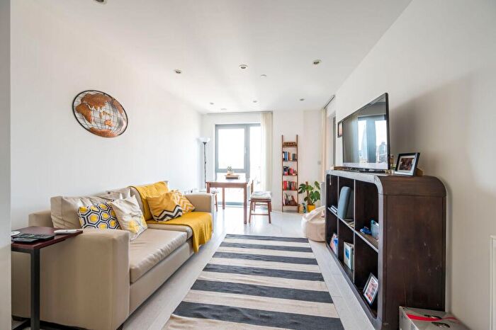 1 Bedroom Flat For Sale In Christian Street, Aldgate, London, E1
