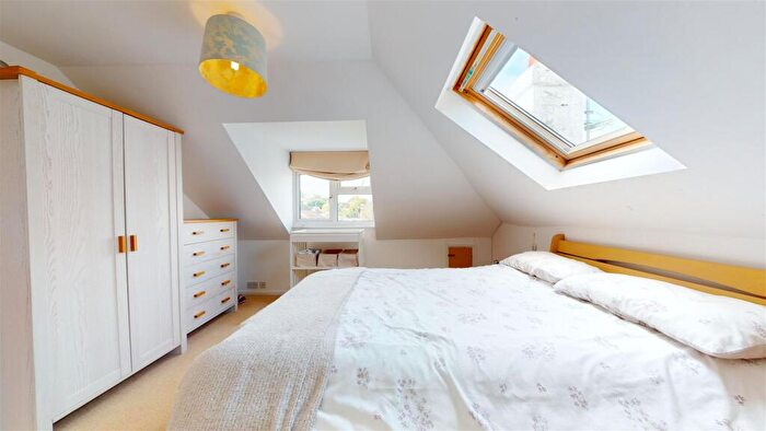 4 Bedroom Chalet For Sale In Newton Road, Swanage, BH19 - Photo 6