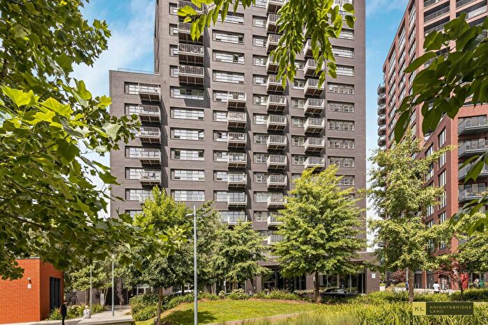 Garage / Parking To Rent In A Parking Space In London City Island, E14