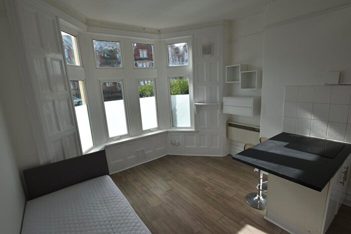 1 Bedroom Flat To Rent In Newport Road, Roath, CF24