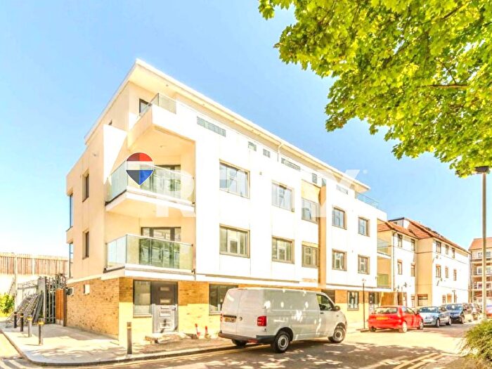 1 Bedroom Flat To Rent In Claremont Close, London, E16