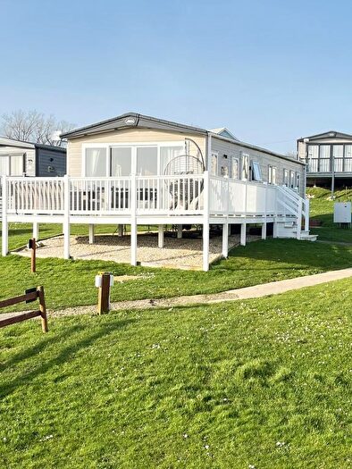 2 Bedroom Park Home For Sale In Nodes Point Holiday Park, Ryde, Isle Of Wight, PO33