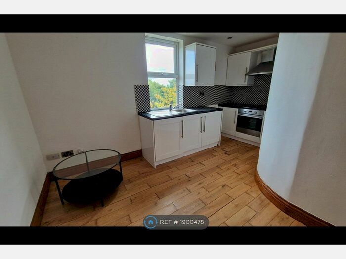 1 Bedroom Flat To Rent In Windsor Road, Newton Heath, M40