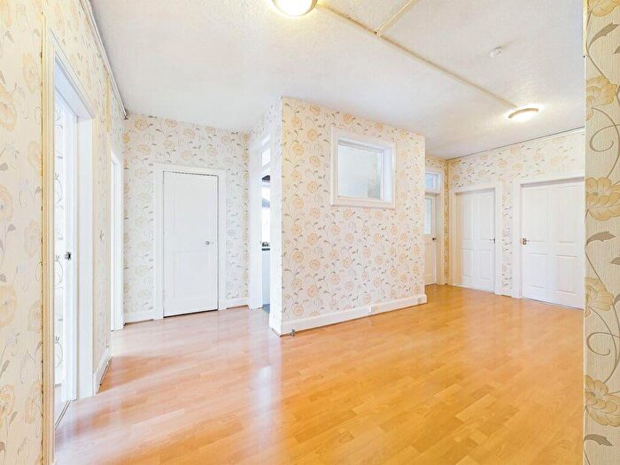2 Bedroom Flat For Sale In / Glasgow Road, Corstorphine, EH12