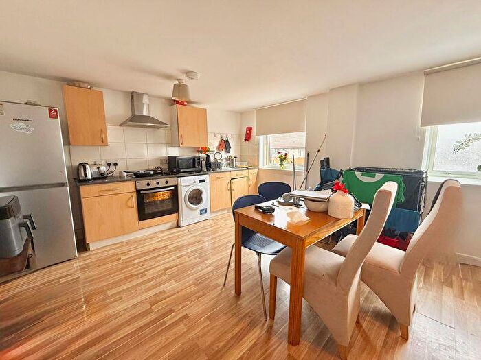 2 Bedroom Flat For Sale In Milliners Way, Luton, LU3