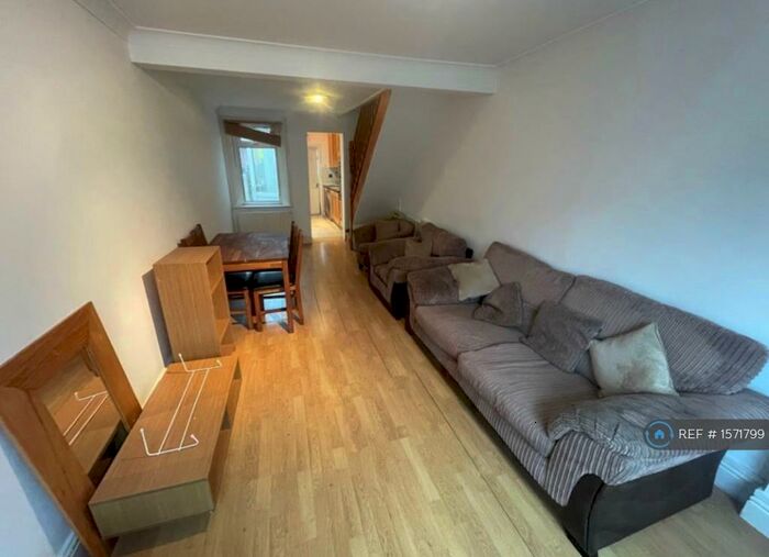 2 Bedroom Terraced House To Rent In Byron Road, London, E17