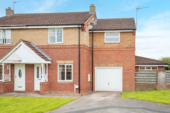 3 Bedroom Semi-Detached House For Sale In Leadley Croft, Copmanthorpe, York, YO23