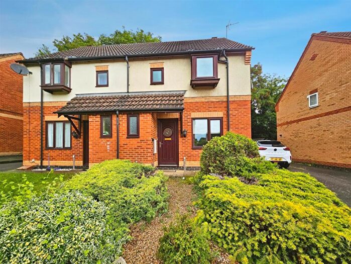 3 Bedroom Semi-Detached House To Rent In Carsington Close, Kettering, Northants, NN16