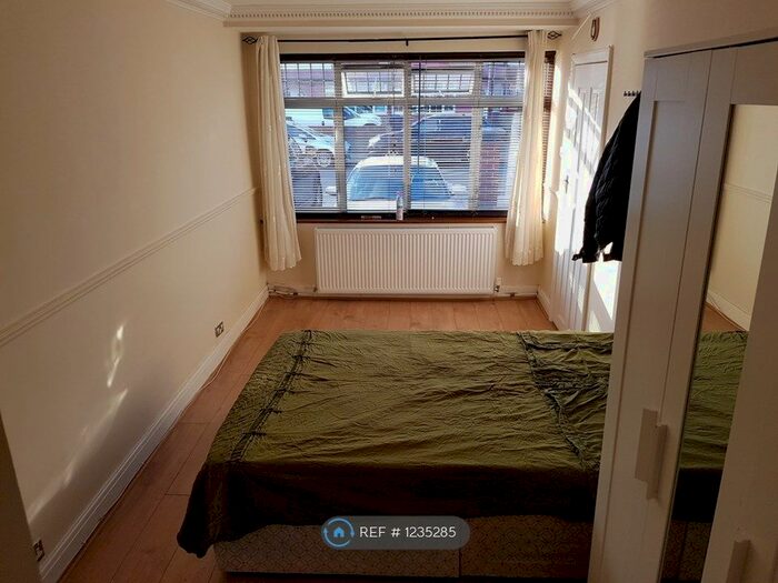 Studio To Rent In Perivale, Perivale, UB6