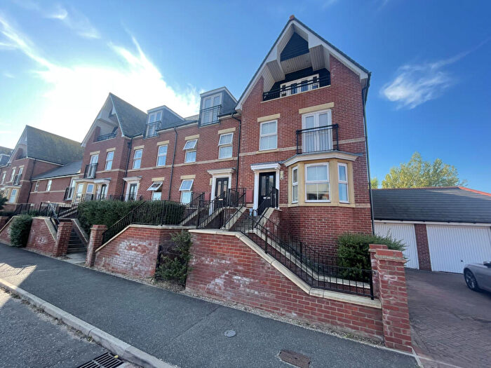 3 Bedroom Town House To Rent In Old Fort Road, Felixstowe, IP11