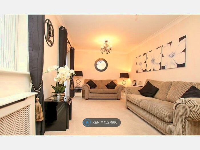 3 Bedroom Detached House To Rent In Columbia Road, Broxbourne, EN10