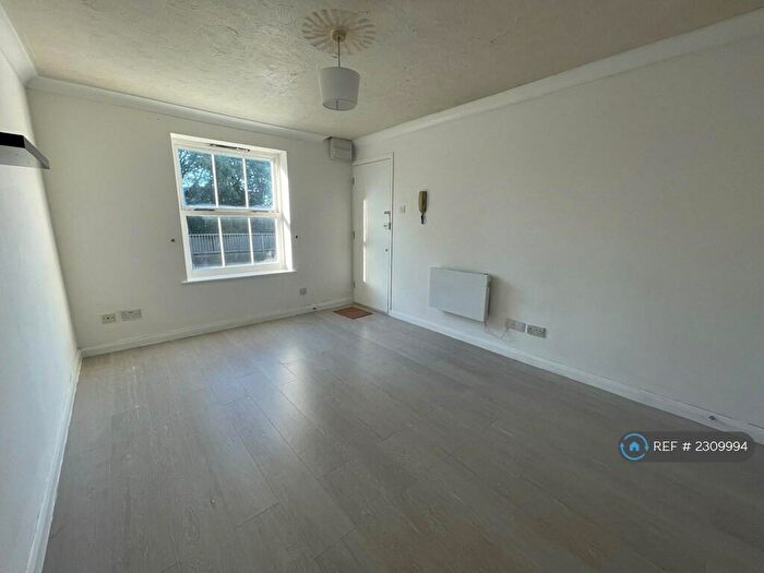 1 Bedroom Flat To Rent In Stour Road, Harwich, CO12