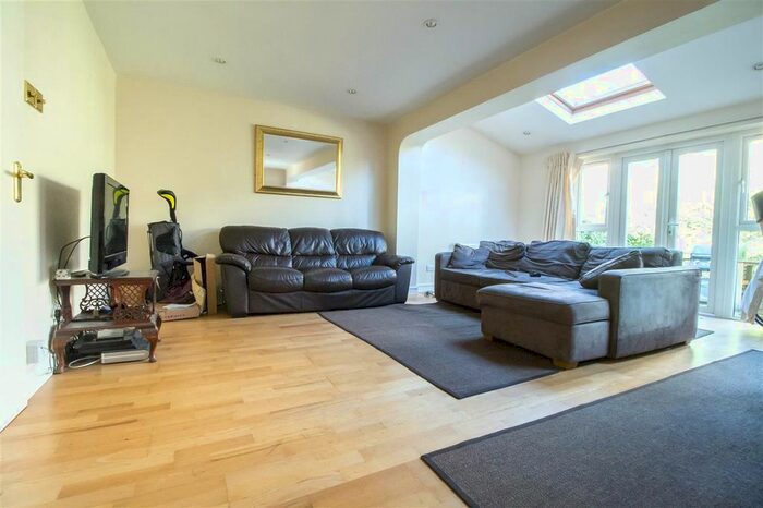 3 Bedroom End Of Terrace House To Rent In Horder Road, Fulham, Fulham, SW6