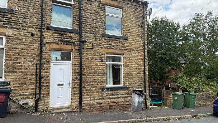 1 Bedroom Property To Rent In Queen Street, Chickenley, Dewsbury, WF12