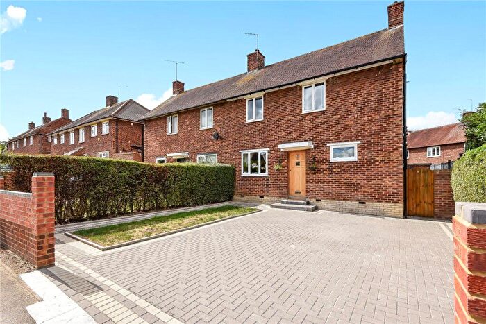 3 Bedroom Semi-Detached House To Rent In Clewer Hill Road, Windsor, SL4