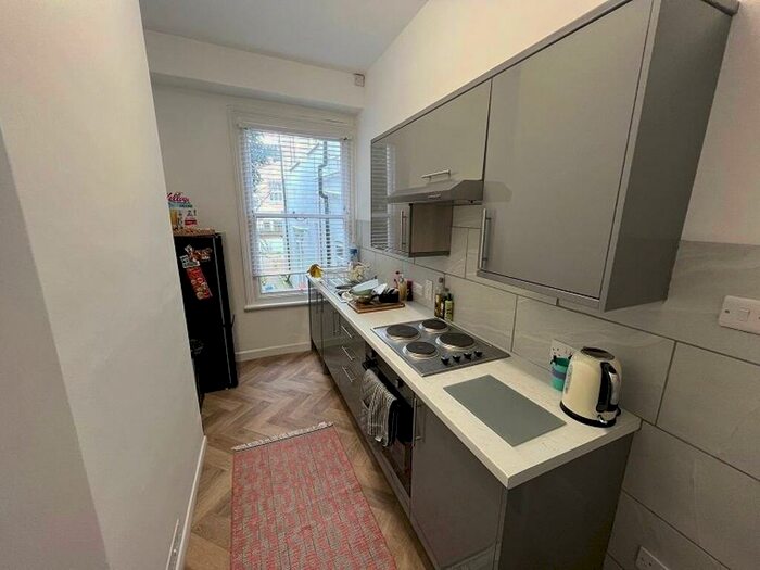 Flat To Rent In Westbourne Gardens, Hove, BN3