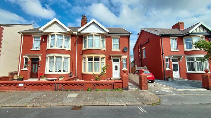 2 Bedroom Flat To Rent In Hampton Road, Blackpool, Blackpool, FY4