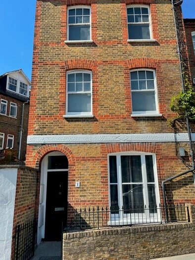 Studio To Rent In Robertson Street, London, SW8